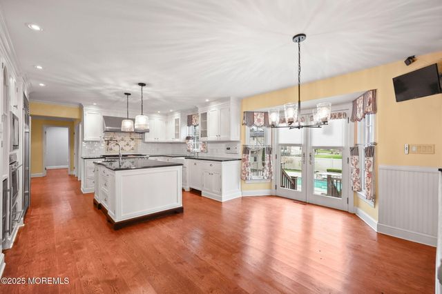 41 Thomas Drive, Manalapan, NJ 07726