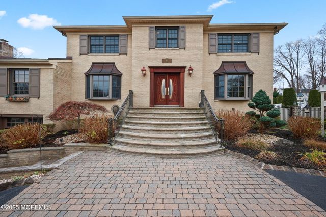 41 Thomas Drive, Manalapan, NJ 07726