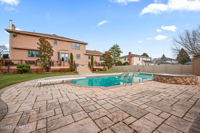 41 Thomas Drive, Manalapan, NJ 07726