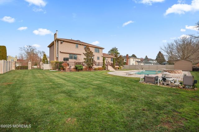 41 Thomas Drive, Manalapan, NJ 07726