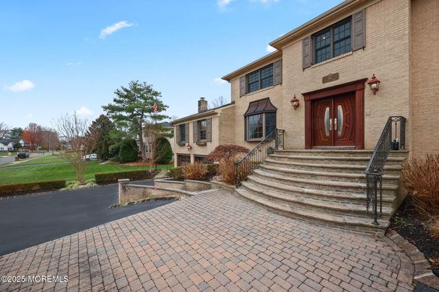 41 Thomas Drive, Manalapan, NJ 07726