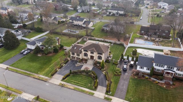 41 Thomas Drive, Manalapan, NJ 07726