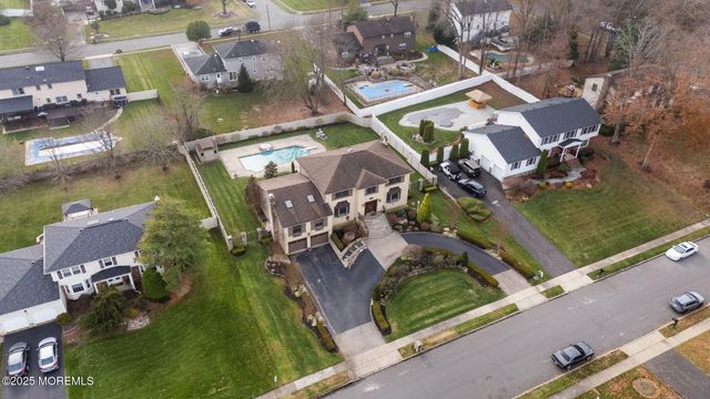 41 Thomas Drive, Manalapan, NJ 07726