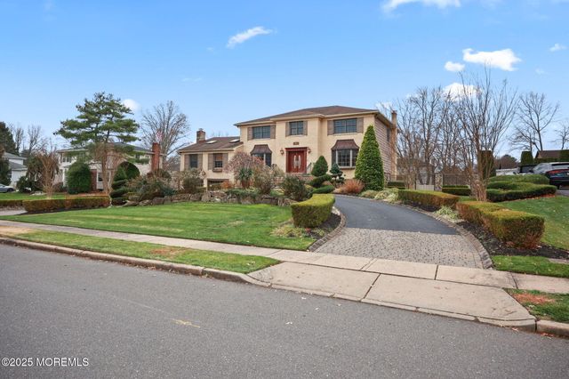 41 Thomas Drive, Manalapan, NJ 07726