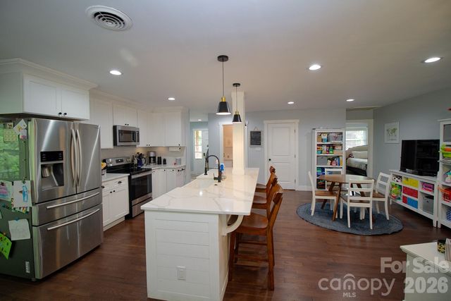 36 Clarendon Road, Asheville, NC 28806