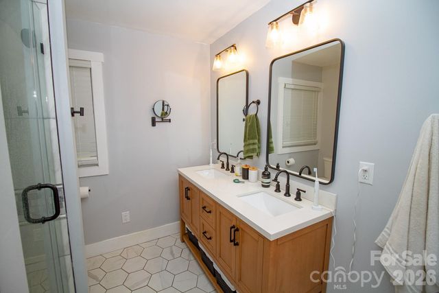 36 Clarendon Road, Asheville, NC 28806