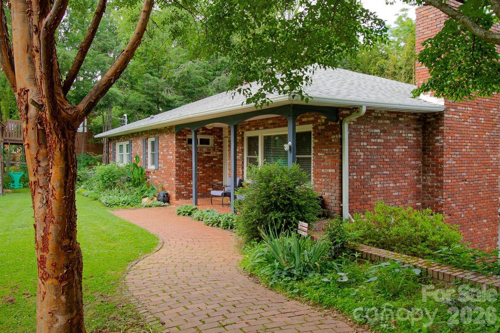 36 Clarendon Road, Asheville, NC 28806
