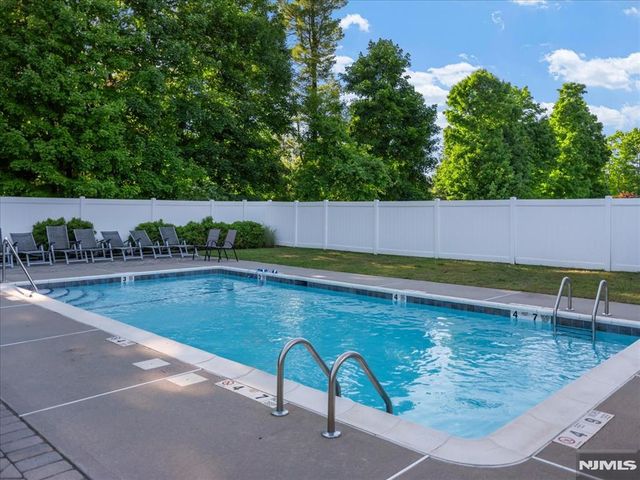 6 Westminster Way, Pomona, NY 10970