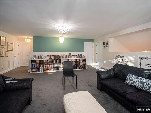 6 Westminster Way, Pomona, NY 10970