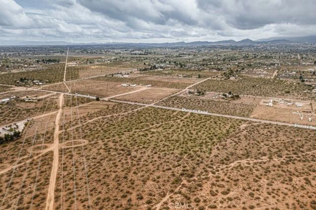 1 Duncan Rd, Phelan, CA 92371