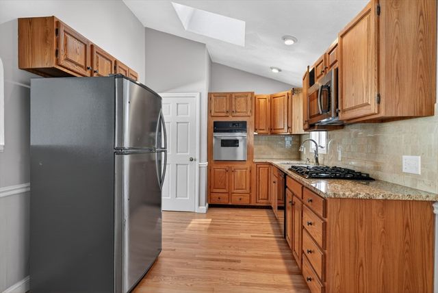 10 Independence Dr, Burlington, MA 01803