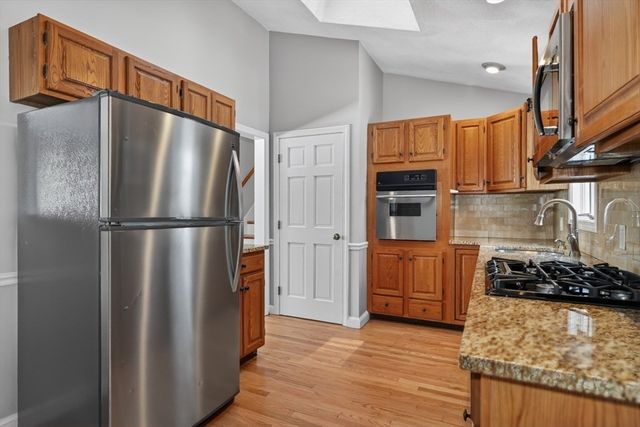 10 Independence Dr, Burlington, MA 01803