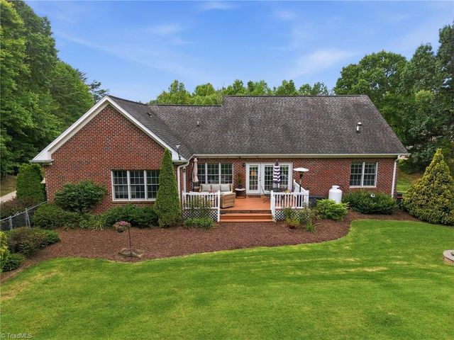 7502 Summersun Drive, Browns Summit, NC 27214