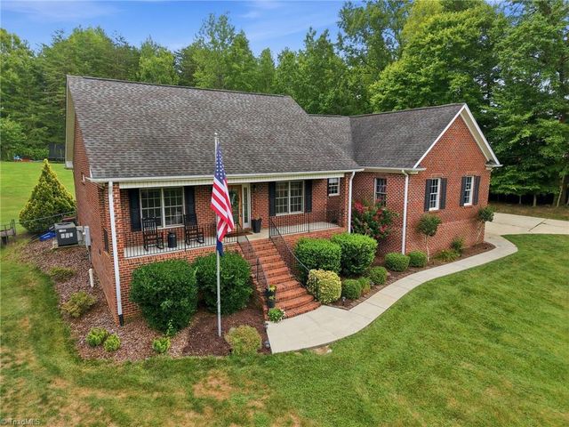 7502 Summersun Drive, Browns Summit, NC 27214