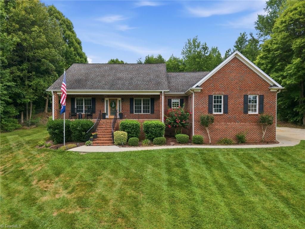 7502 Summersun Drive, Browns Summit, NC 27214