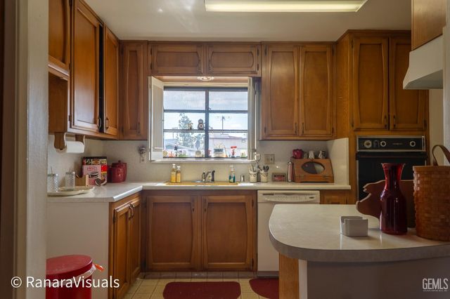 3901 Noel Pl., Bakersfield, CA 93306