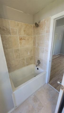 12018 Sandpiper Road, Angleton, TX 77515