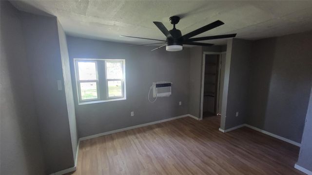 12018 Sandpiper Road, Angleton, TX 77515