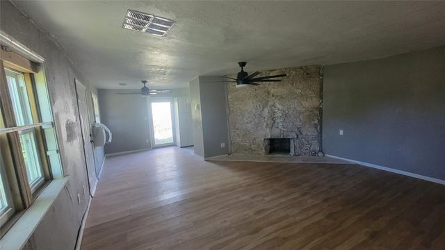 12018 Sandpiper Road, Angleton, TX 77515