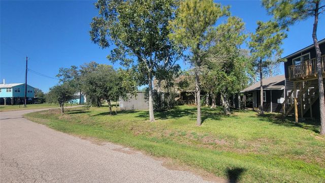 12018 Sandpiper Road, Angleton, TX 77515