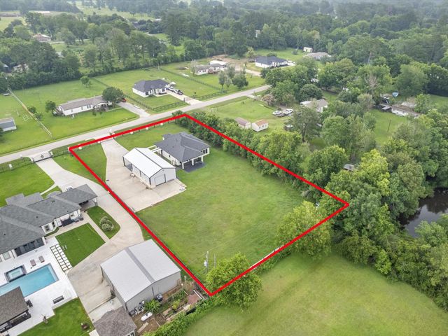 1713 Road 66115, Dayton, TX 77535