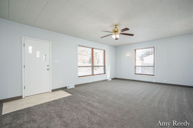 418 Elm Street Se, Lowell City, MI 49331