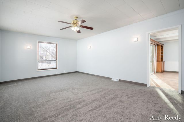 418 Elm Street Se, Lowell City, MI 49331