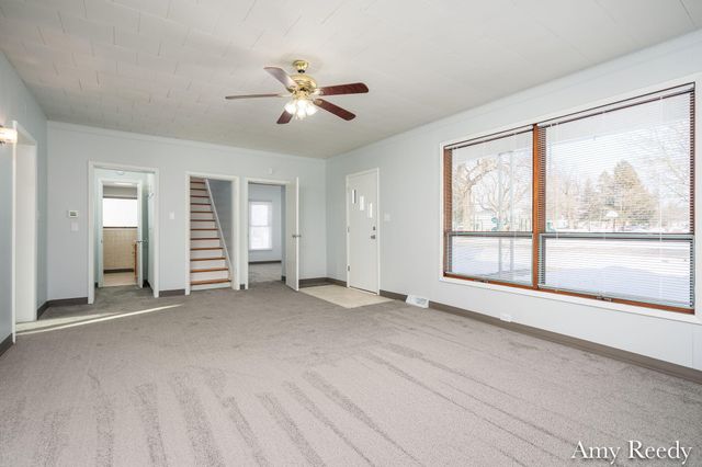 418 Elm Street Se, Lowell City, MI 49331