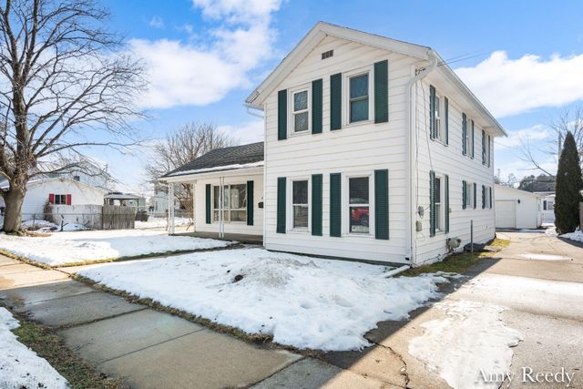 418 Elm Street Se, Lowell City, MI 49331