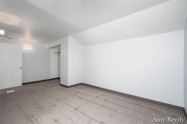 418 Elm Street Se, Lowell City, MI 49331