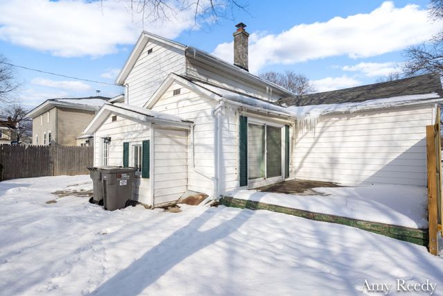 418 Elm Street Se, Lowell City, MI 49331