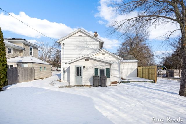 418 Elm Street Se, Lowell City, MI 49331