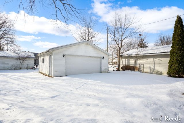 418 Elm Street Se, Lowell City, MI 49331