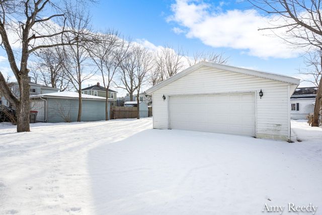 418 Elm Street Se, Lowell City, MI 49331