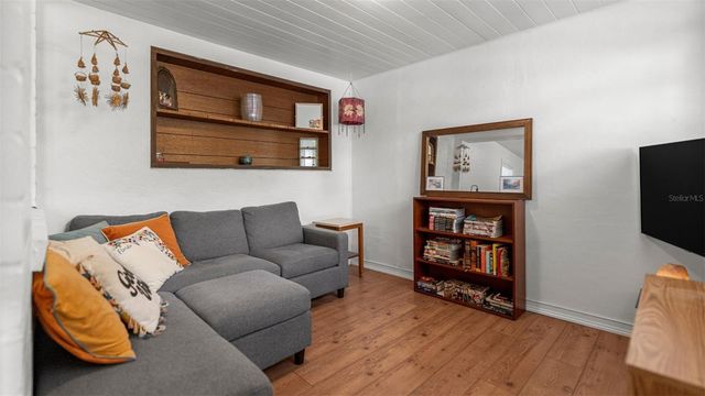 904 NW 14TH AVENUE, Gainesville, FL 32601