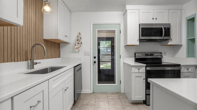 904 NW 14TH AVENUE, Gainesville, FL 32601