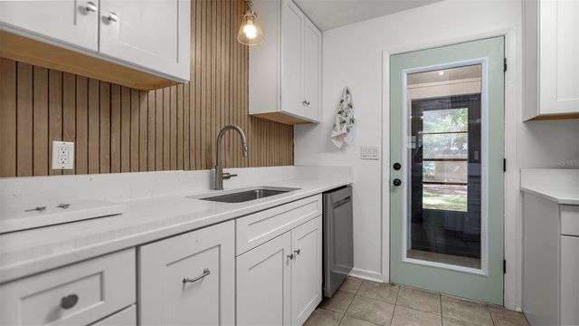 904 NW 14TH AVENUE, Gainesville, FL 32601