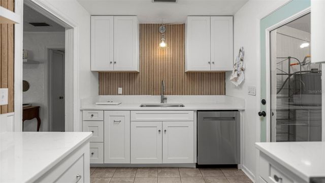 904 NW 14TH AVENUE, Gainesville, FL 32601