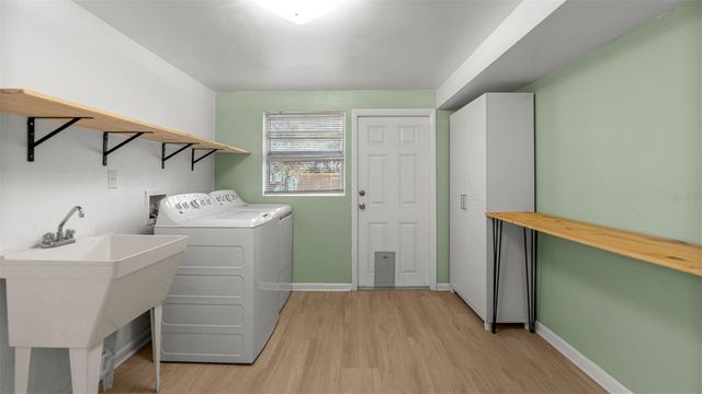904 NW 14TH AVENUE, Gainesville, FL 32601