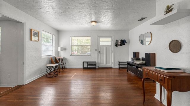 904 NW 14TH AVENUE, Gainesville, FL 32601