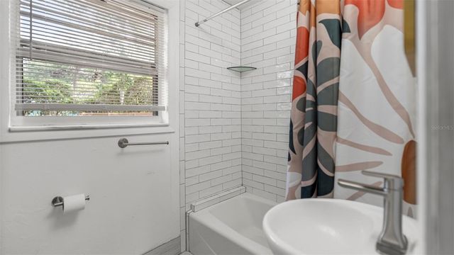 904 NW 14TH AVENUE, Gainesville, FL 32601