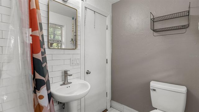 904 NW 14TH AVENUE, Gainesville, FL 32601
