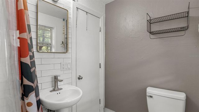904 NW 14TH AVENUE, Gainesville, FL 32601