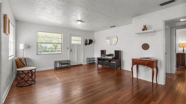 904 NW 14TH AVENUE, Gainesville, FL 32601