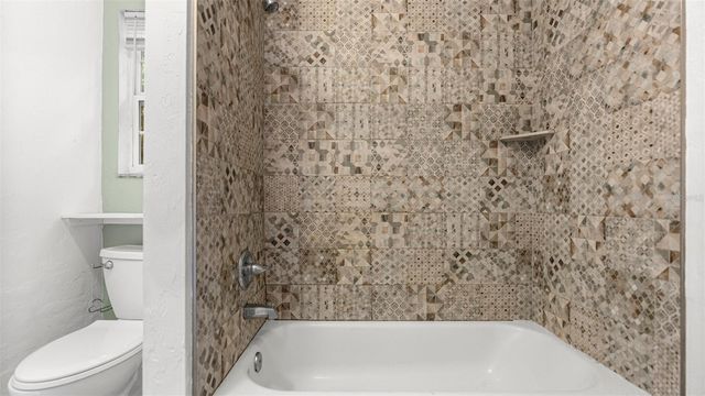 904 NW 14TH AVENUE, Gainesville, FL 32601