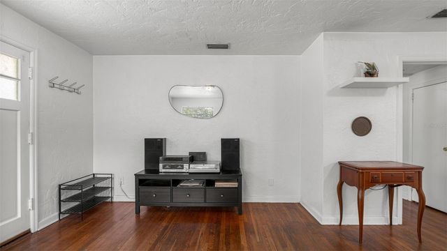904 NW 14TH AVENUE, Gainesville, FL 32601