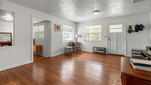 904 NW 14TH AVENUE, Gainesville, FL 32601