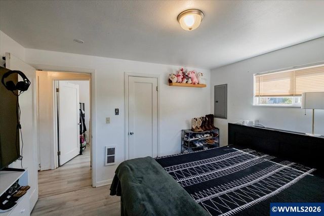 690 24th St SE, Salem, OR 97301