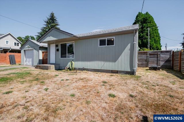 690 24th St SE, Salem, OR 97301