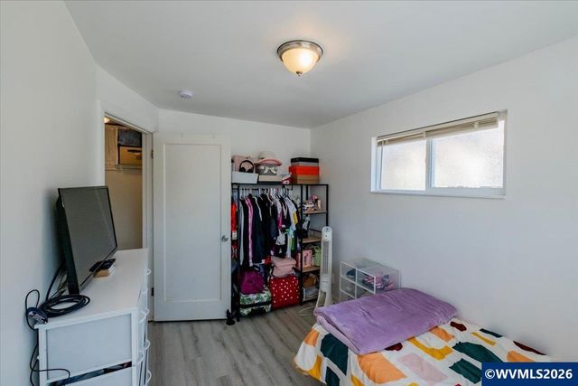 690 24th St SE, Salem, OR 97301